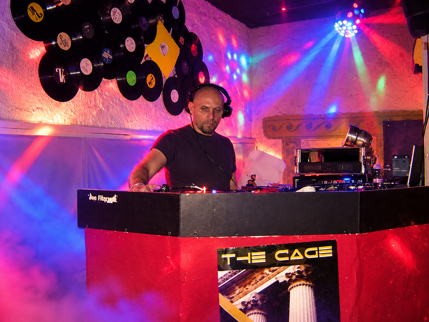 DJ Cooky beim Auflegen